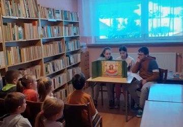 Wizyta oddziału przedszkolnego w bibliotece szkolnej