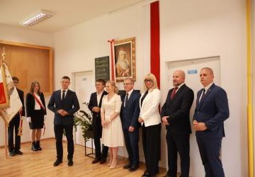 Obchody 125 lecia szkoły w Królowej Polskiej oraz uroczystość nadanie imienia szkole i poświęcenia sztandaru.